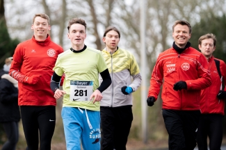 Erik, Gabriel, Richard, Lothar und Martin beim Einlaufen für den 10er