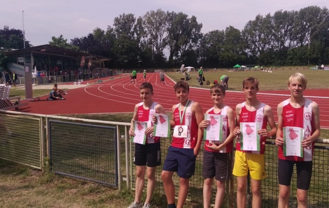erfolgreiche U16-Jungs in Krefeld
